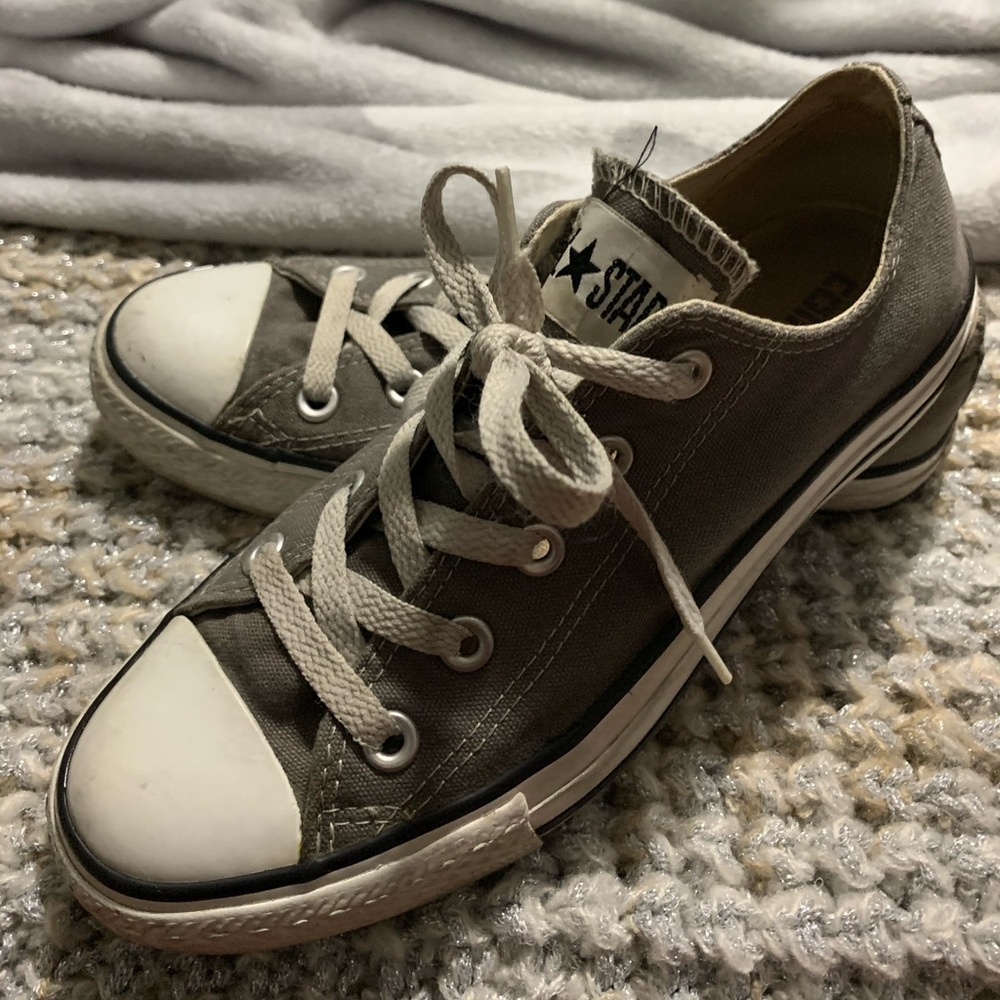 Classic low top coverage. Grey